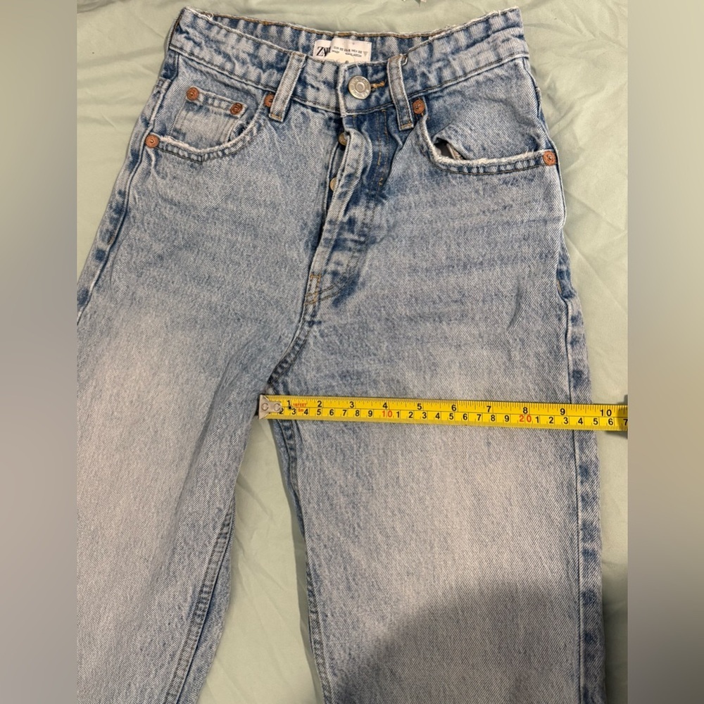 Zara Women Light Blue Denim Boyfriend Y2K Jeans with distressed hem Size 0 - Picture 5 of 16